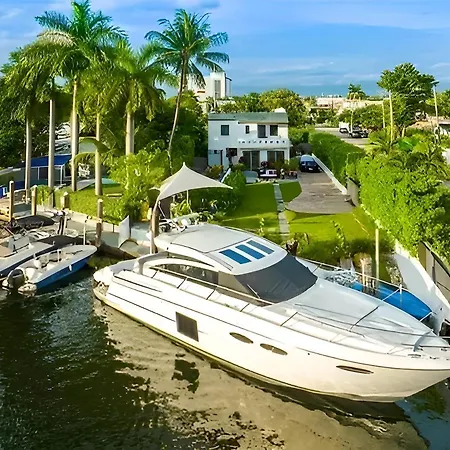 Miami River Villa-Pool, Hot Tub, Dock, Big Garden